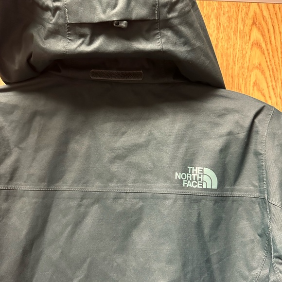 Women’s green The North Face rain jacket size xs - Picture 5 of 6